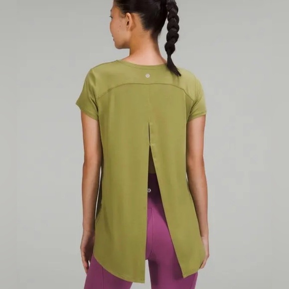 Lululemon tee - Picture 2 of 9